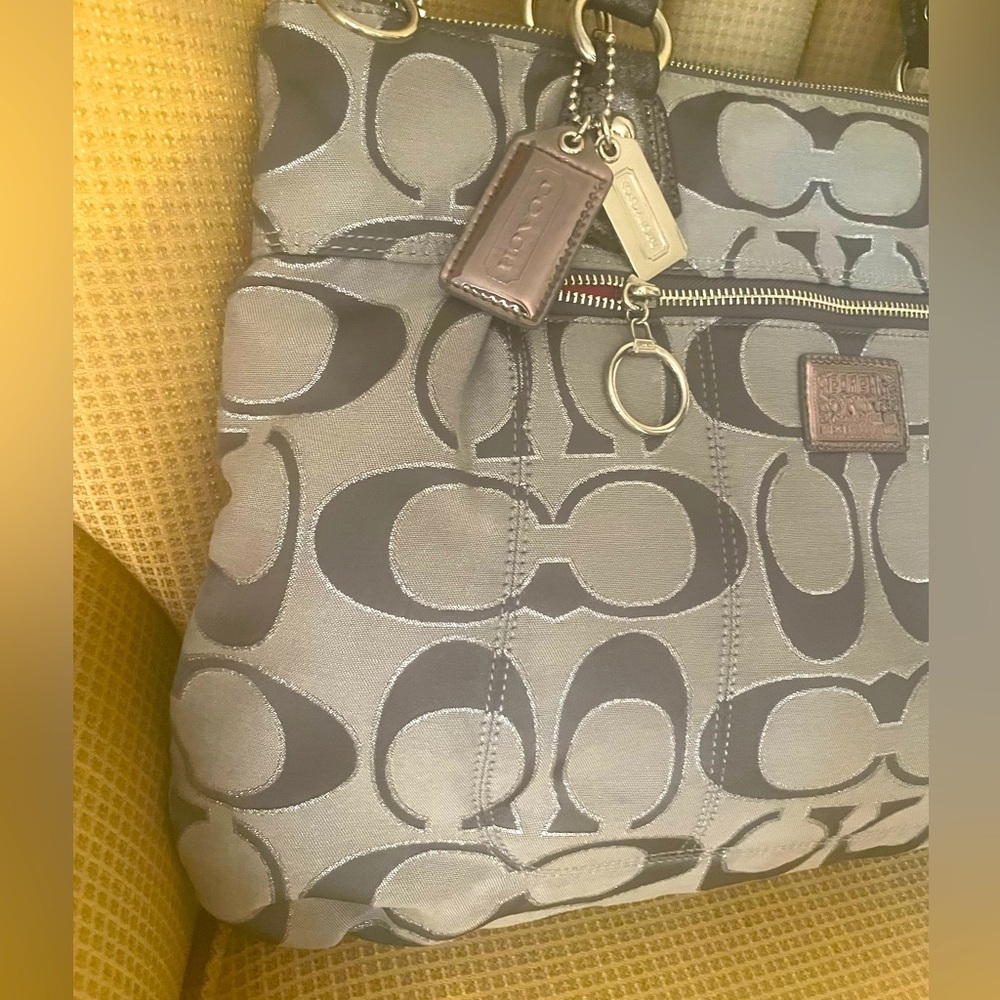 Coach Poppy Signature C Gray - GUC - Picture 5 of 11